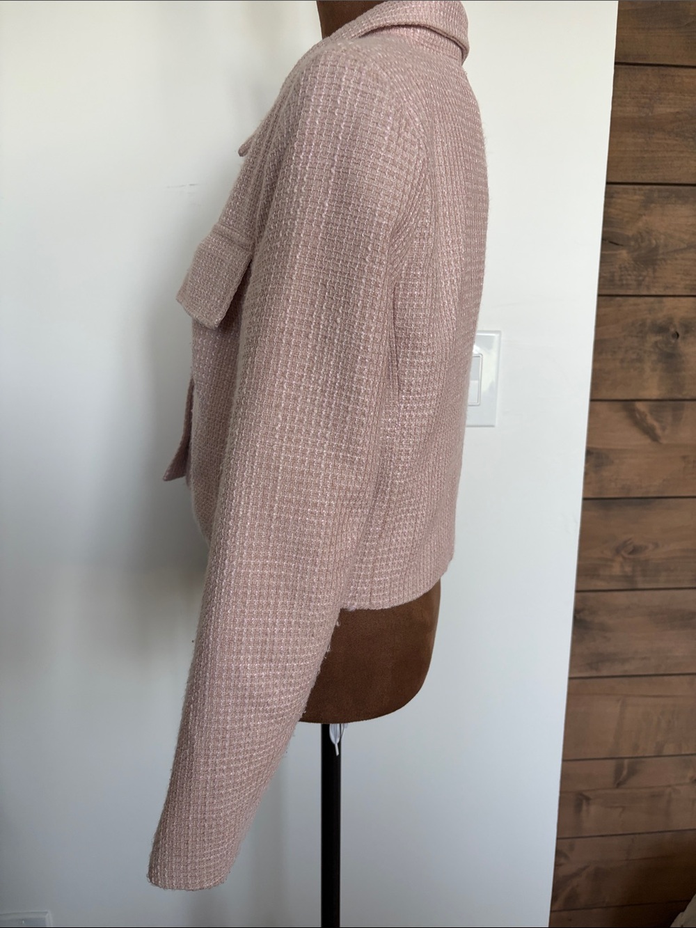 Cropped Pink Tweed Jacket with Gold Buttons - Picture 3 of 8